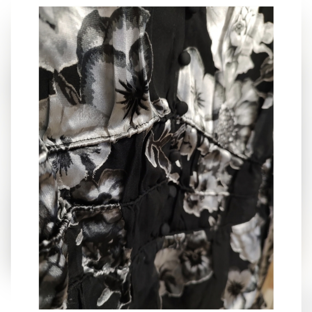 White House Black Market Silk Blend Metallic Flower Blouse XL - Picture 4 of 11